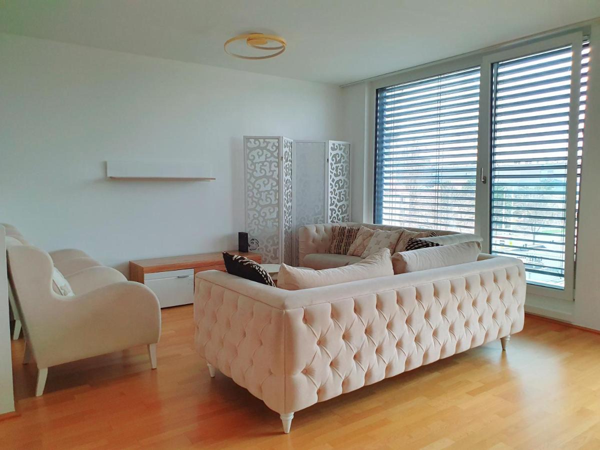 Near Lake Two Bedroom Duplex Apartment ウィーン エクステリア 写真